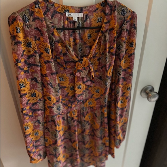 DR2 blouse. High low. - Picture 4 of 4